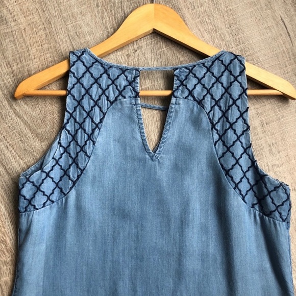 Crown &Ivy chambray dress - Picture 5 of 6